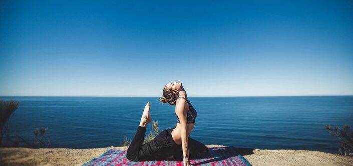 yoga postua pisua galtzeko